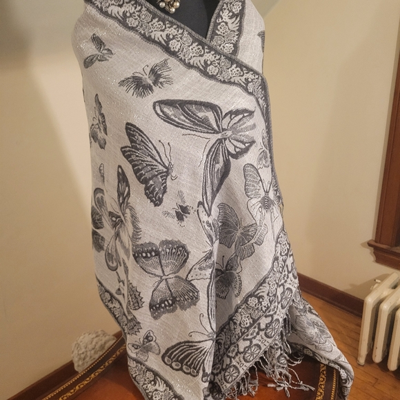 Made in Mexico Reversible Wrap - Picture 3 of 11